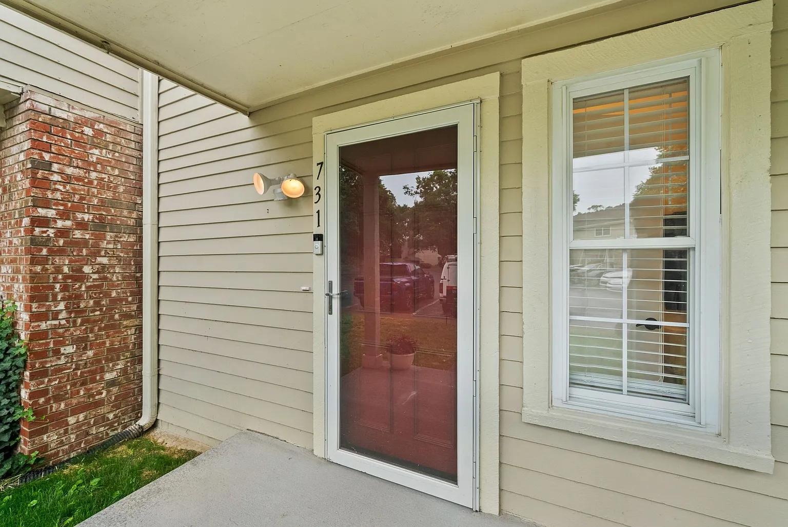 731 Longhunter Ct — Front Entrance